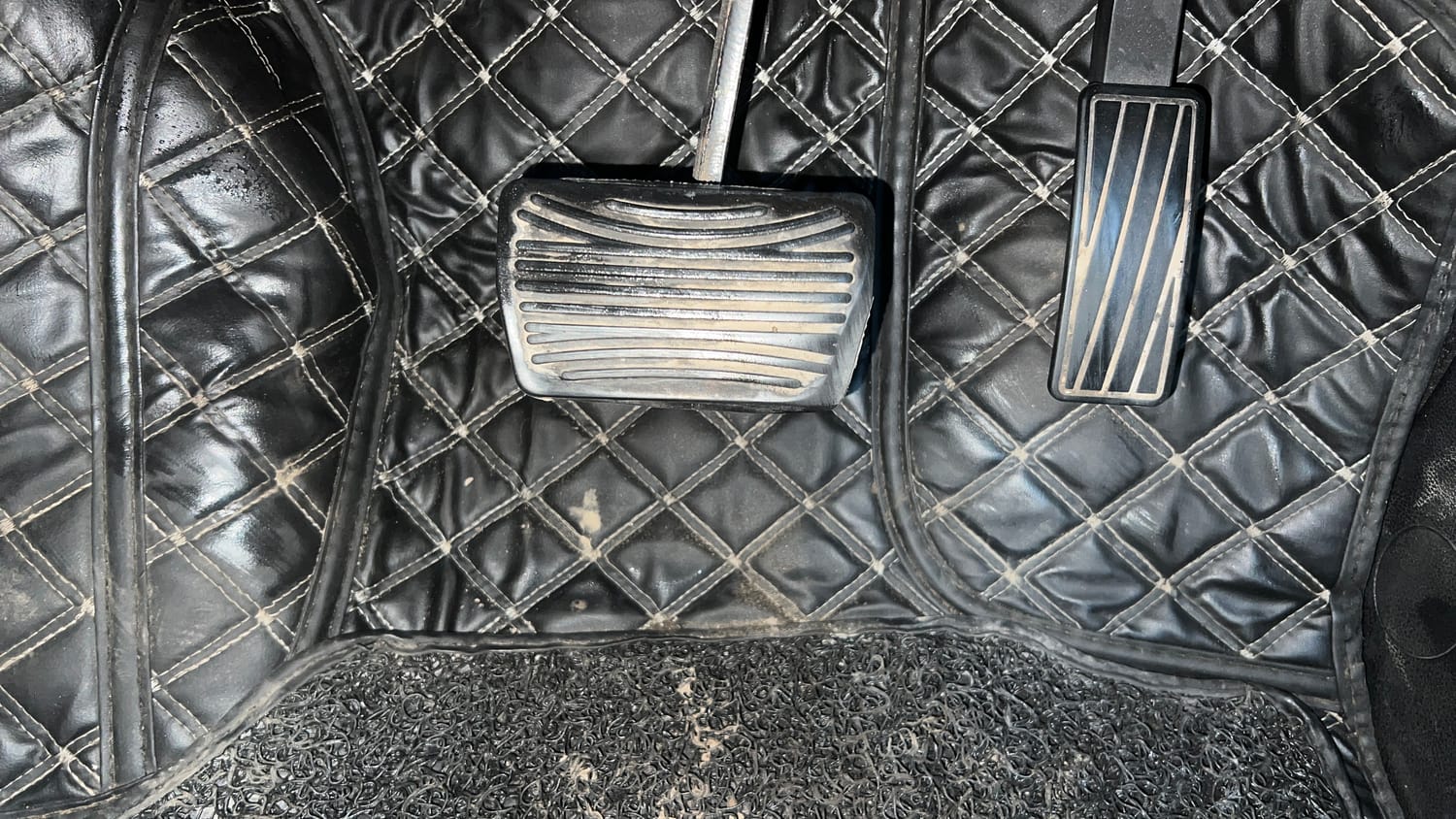 Used 2022 Mahindra XUV700 AX 3 Petrol AT 5 STR Petrol Automatic interior PEDALS VIEW