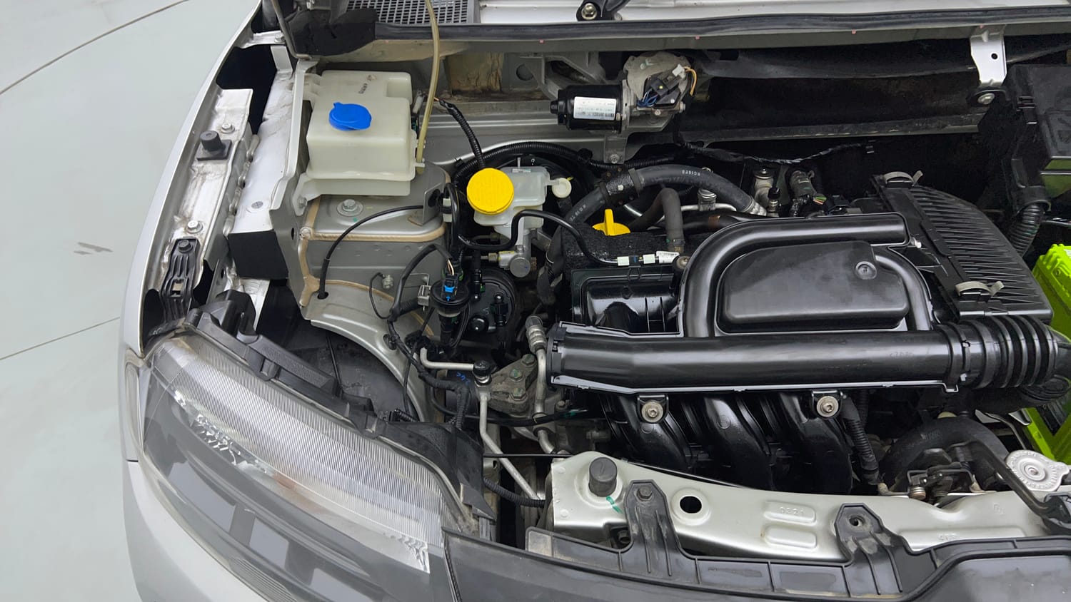 Used 2021 Renault Kwid RXT 1.0 (O) Petrol Manual engine ENGINE RIGHT SIDE VIEW