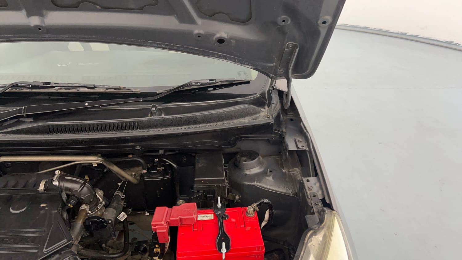 Used 2016 Maruti Suzuki Celerio VXi Petrol Manual engine ENGINE LEFT SIDE HINGE & APRON VIEW