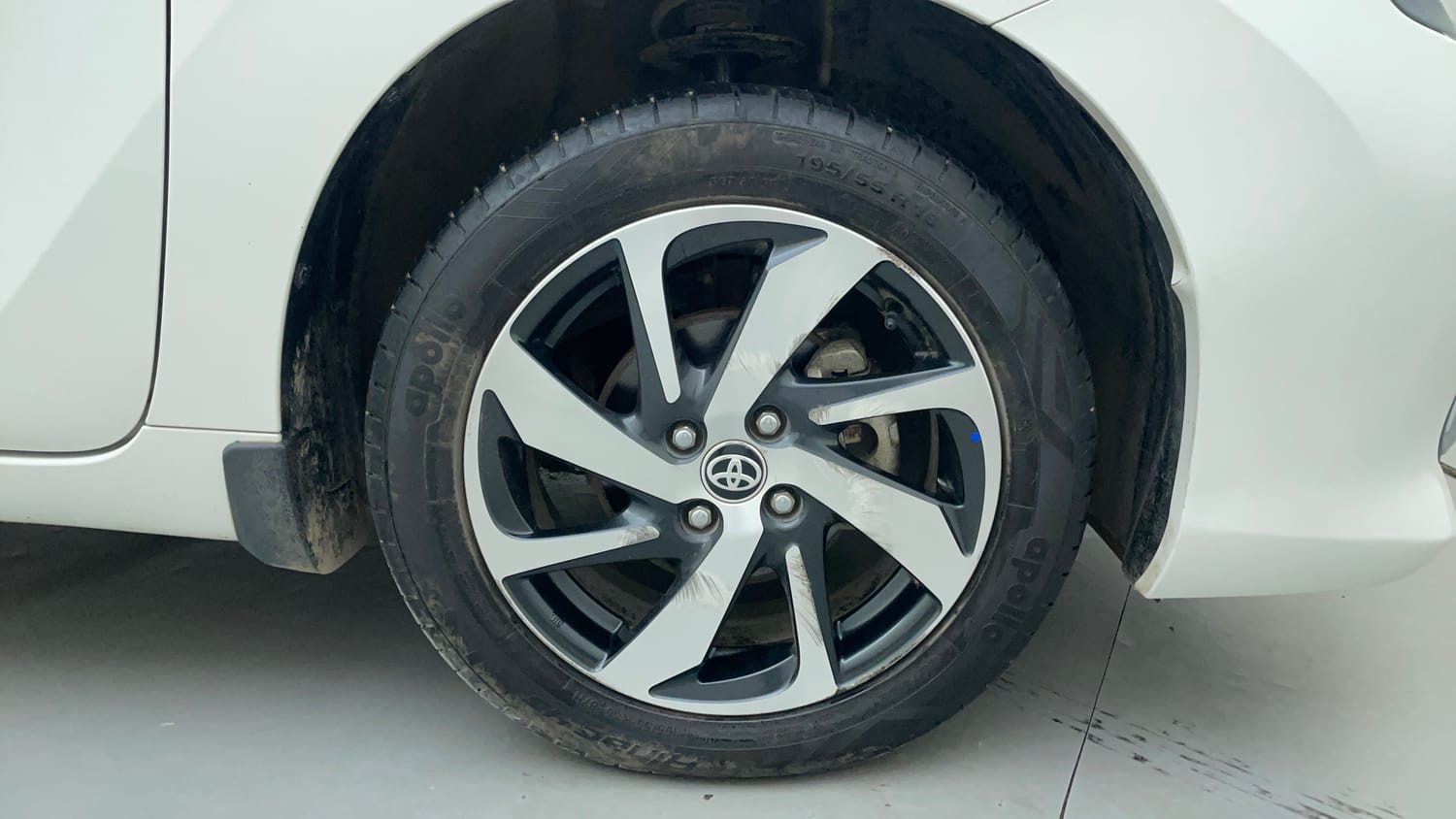 Used 2023 Toyota Glanza V AMT Petrol Automatic tyres RIGHT FRONT TYRE RIM VIEW