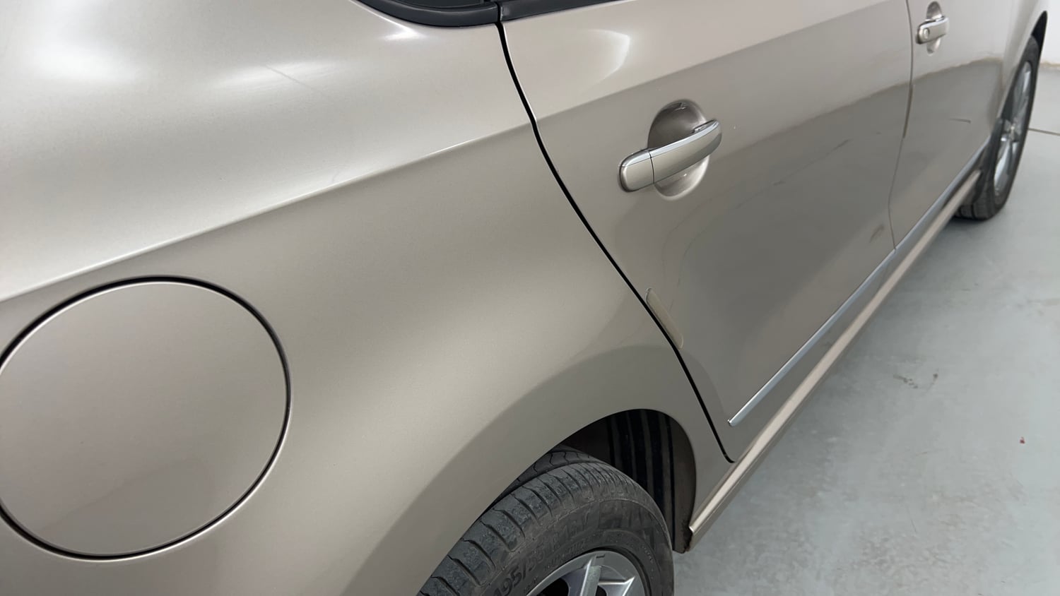 Used 2019 Volkswagen Vento Highline Plus 1.5 AT (D) 16 Alloy Diesel Automatic dents MINOR SCRATCH