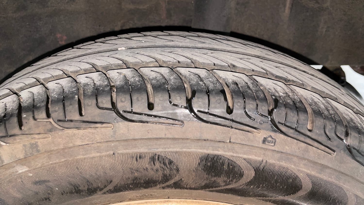 Used 2016 Renault Kwid RXT Petrol Manual tyres LEFT REAR TYRE TREAD VIEW