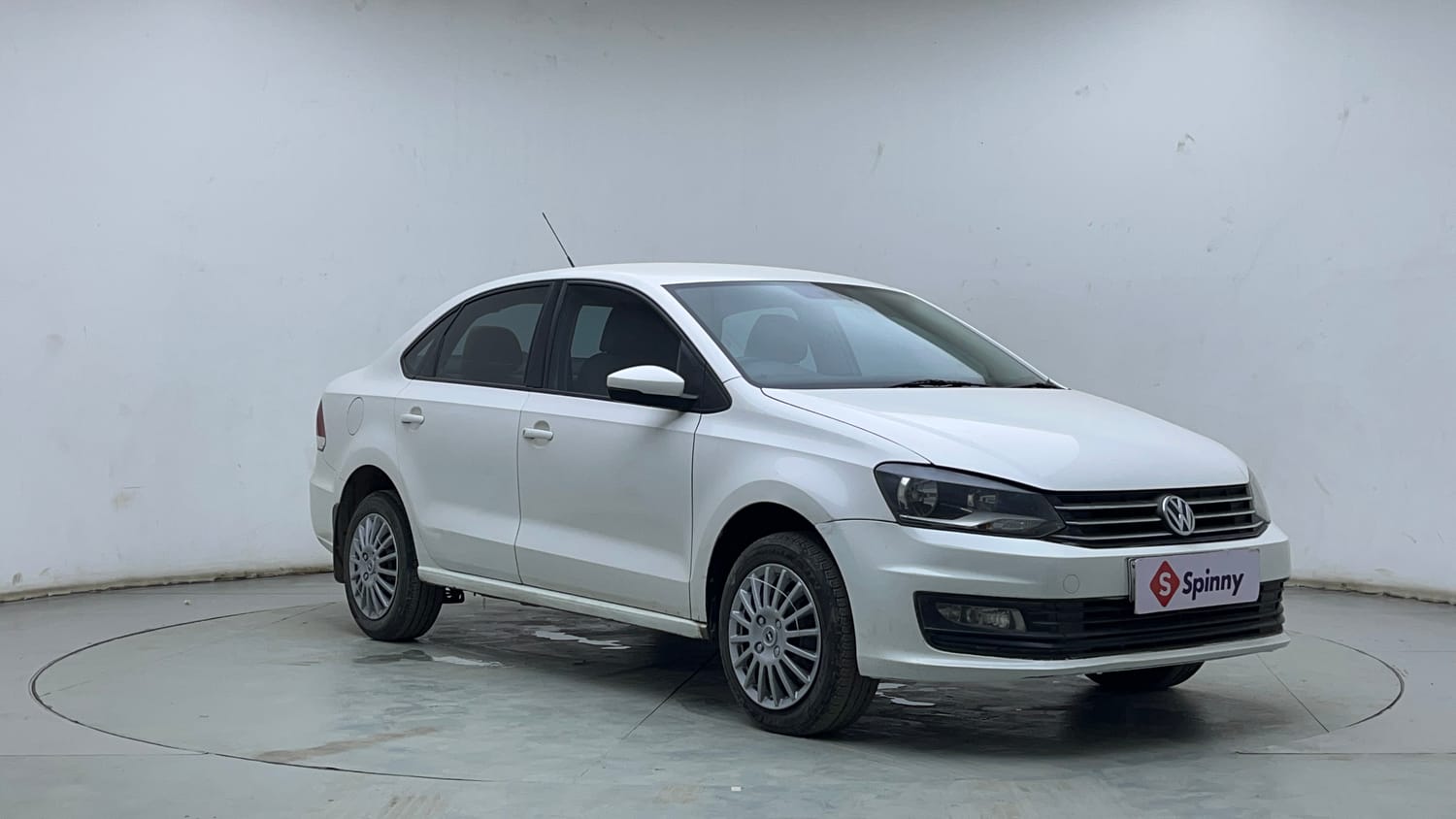 Used 2016 Volkswagen Vento Comfortline Diesel Diesel Manual exterior RIGHT FRONT CORNER VIEW