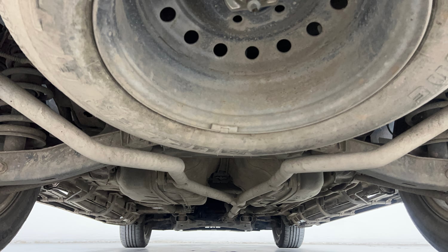 Used 2017 Mahindra XUV500 W10 Diesel Manual extra REAR UNDERBODY VIEW (TAKEN FROM REAR)
