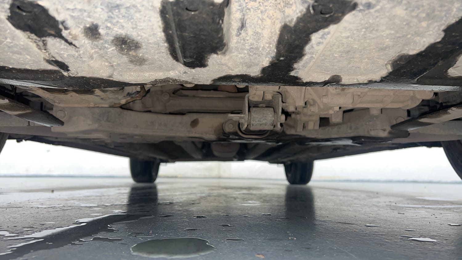 Used 2018 Hyundai Verna SX (O) 1.6 VTVT AT Petrol Automatic extra FRONT LEFT UNDERBODY VIEW