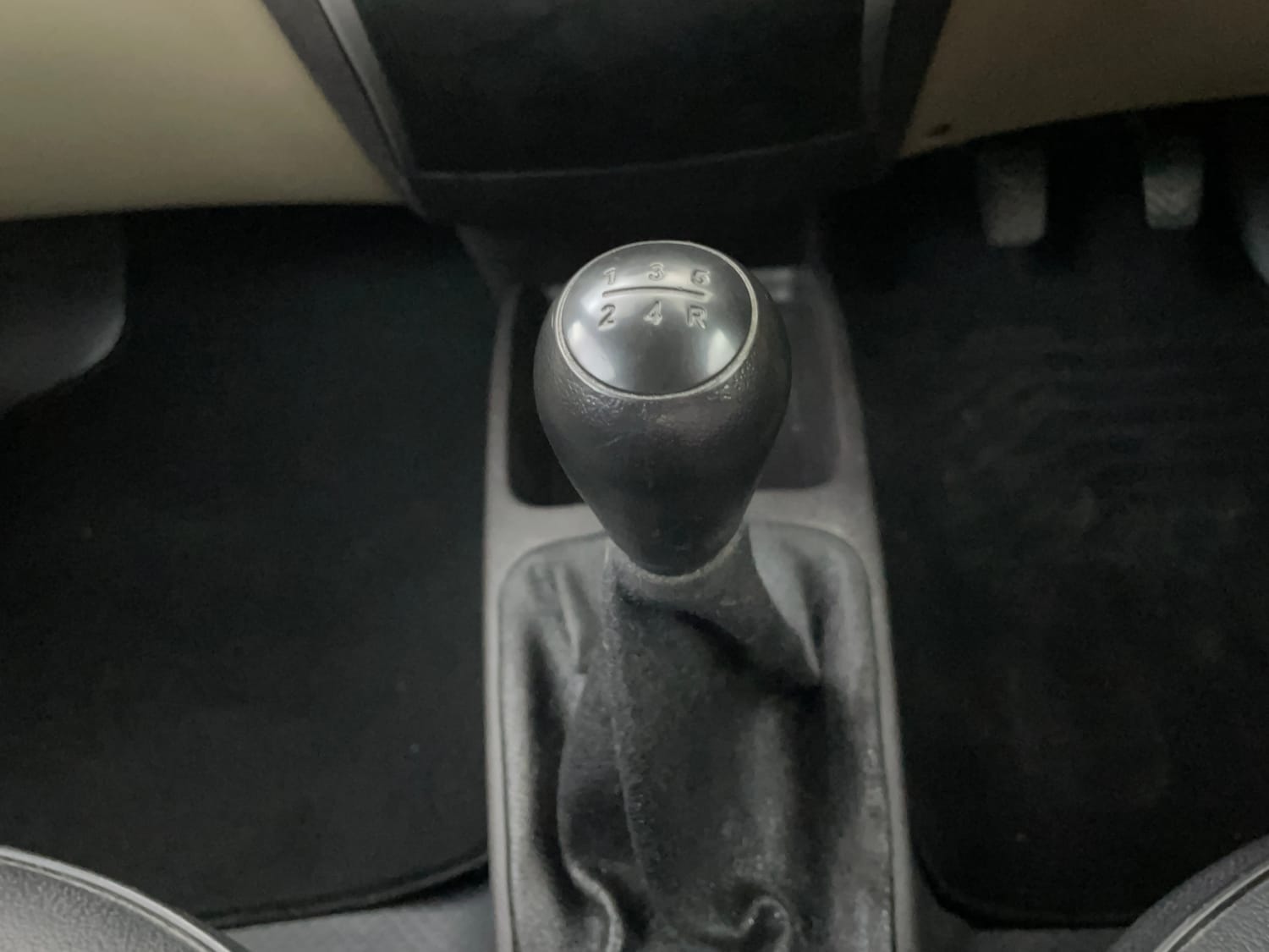 Used 2016 Hyundai Eon Magna + Petrol Manual interior GEAR  KNOB VIEW