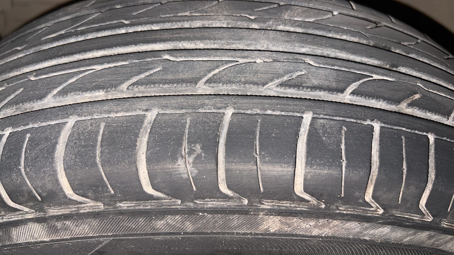 Used 2012 Maruti Suzuki Swift VXi Petrol Manual tyres LEFT FRONT TYRE TREAD VIEW