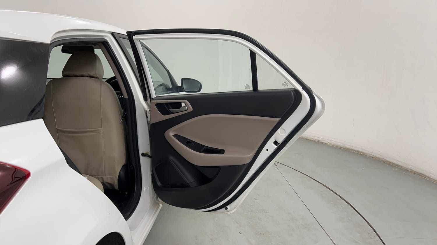 Used 2016 Hyundai Elite i20 Sportz 1.2 Petrol Manual interior RIGHT REAR DOOR OPEN VIEW