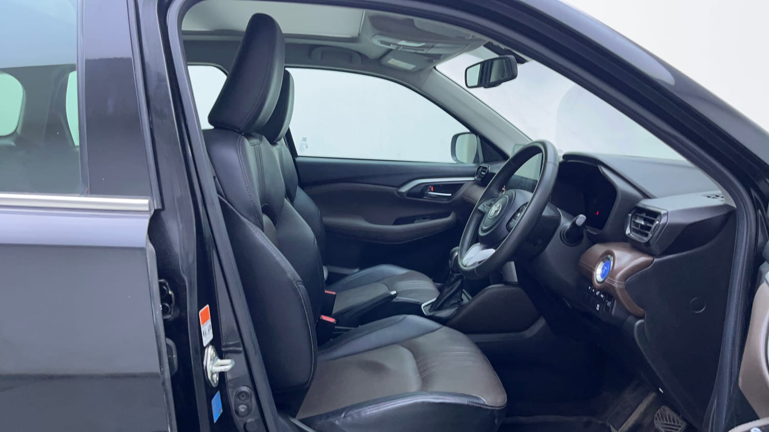 Used 2023 Toyota Urban Cruiser Hyryder V Hybrid Hybrid Automatic interior RIGHT SIDE FRONT DOOR CABIN VIEW