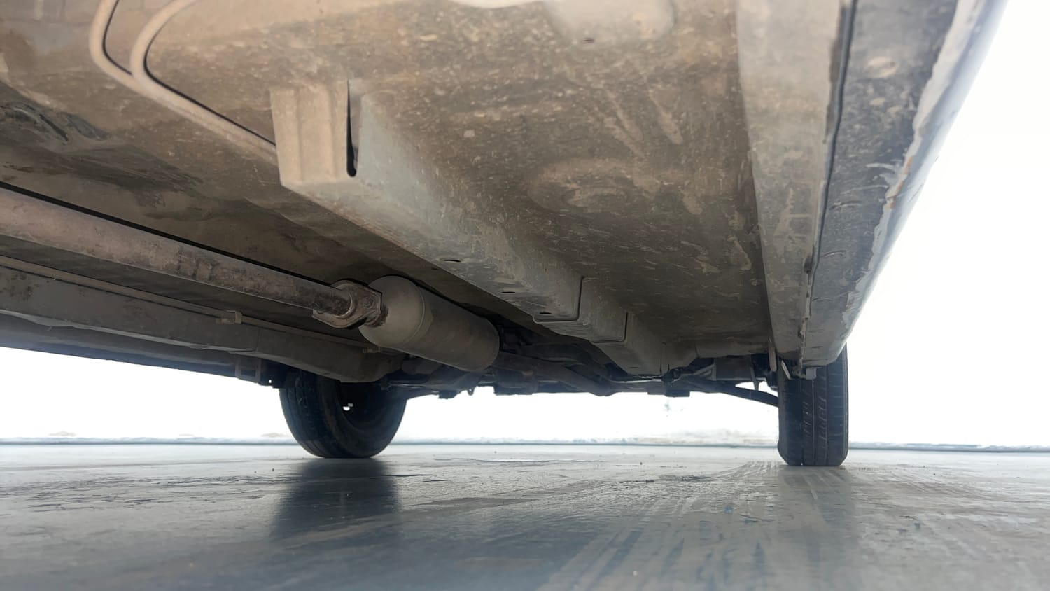 Used 2015 Maruti Suzuki Wagon R LXI Petrol Manual extra REAR RIGHT UNDERBODY VIEW