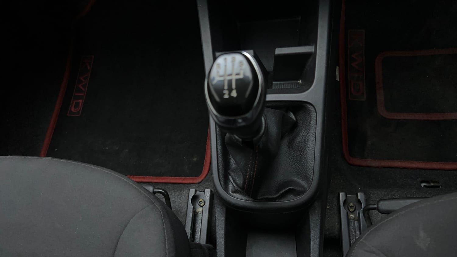 Used 2021 Renault Kwid RXT 1.0 (O) Petrol Manual interior GEAR  KNOB VIEW