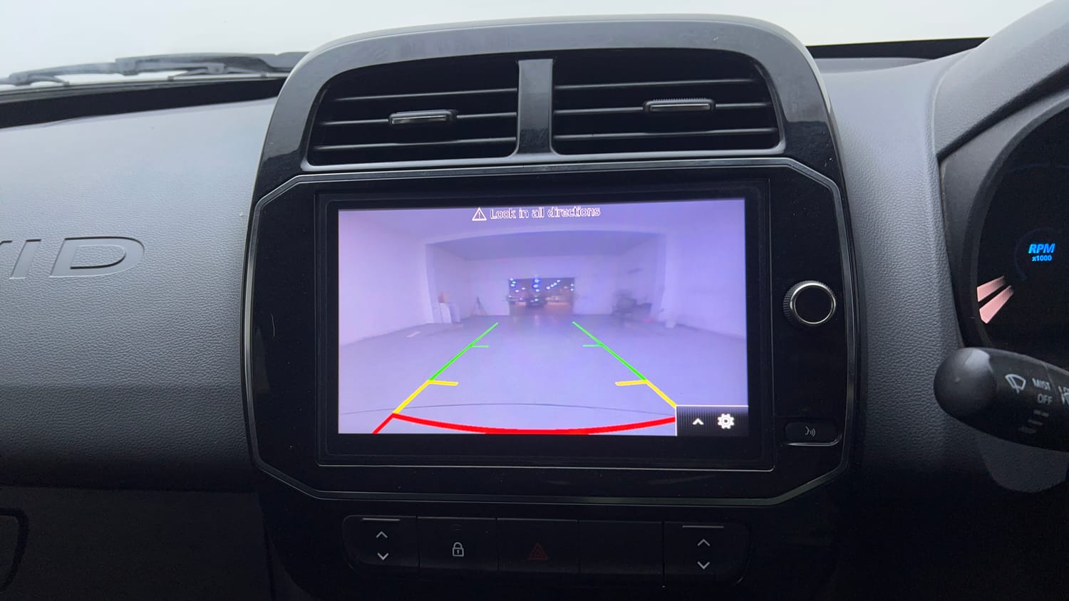 Used 2021 Renault Kwid RXT 1.0 (O) Petrol Manual top_features Rear camera