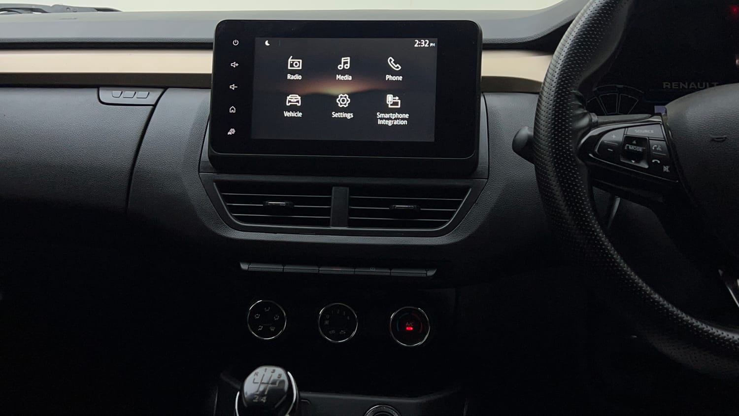 Used 2023 Renault Kiger RXT MT Petrol Manual interior MUSIC SYSTEM & AC CONTROL VIEW