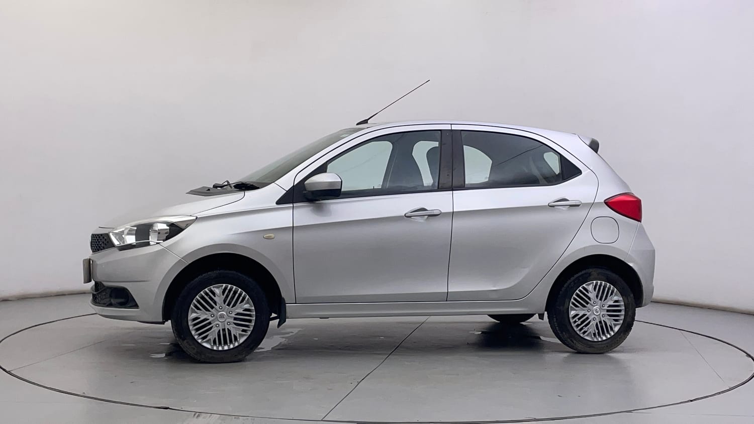 Used 2016 Tata Tiago Revotron XT Petrol Manual exterior LEFT SIDE VIEW