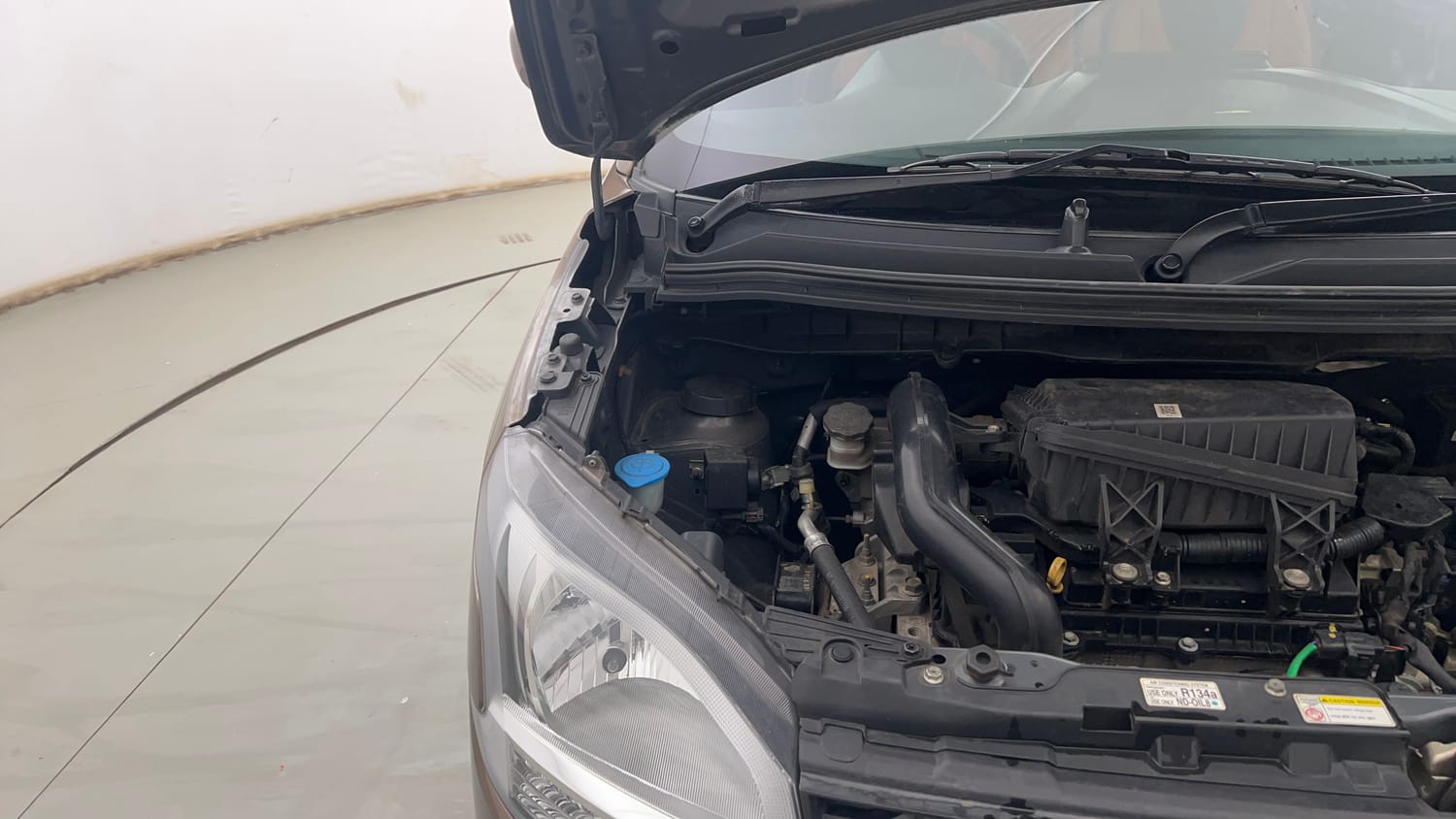 Used 2022 Maruti Suzuki Wagon R VXI 1.0 Petrol Manual engine ENGINE RIGHT SIDE HINGE & APRON VIEW