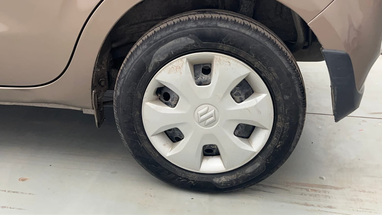 Used 2022 Maruti Suzuki Wagon R VXI 1.0 Petrol Manual tyres LEFT REAR TYRE RIM VIEW