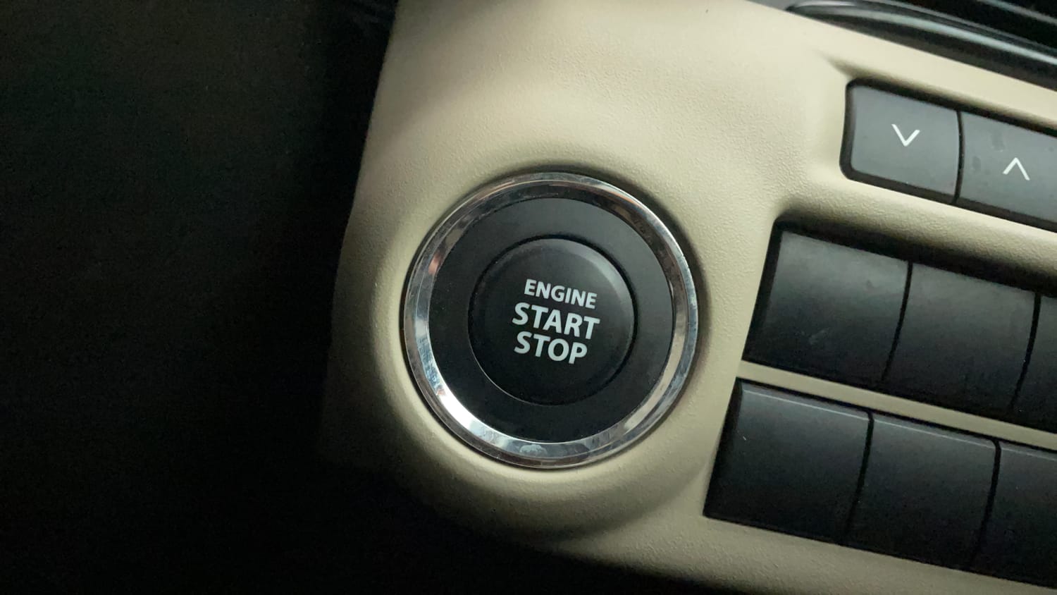 Used 2023 Toyota Glanza V AMT Petrol Automatic top_features Keyless start