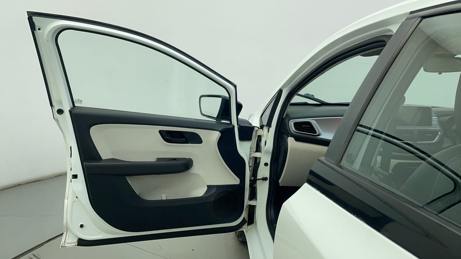 Used 2022 Tata Altroz XT Petrol Petrol Manual interior LEFT FRONT DOOR OPEN VIEW