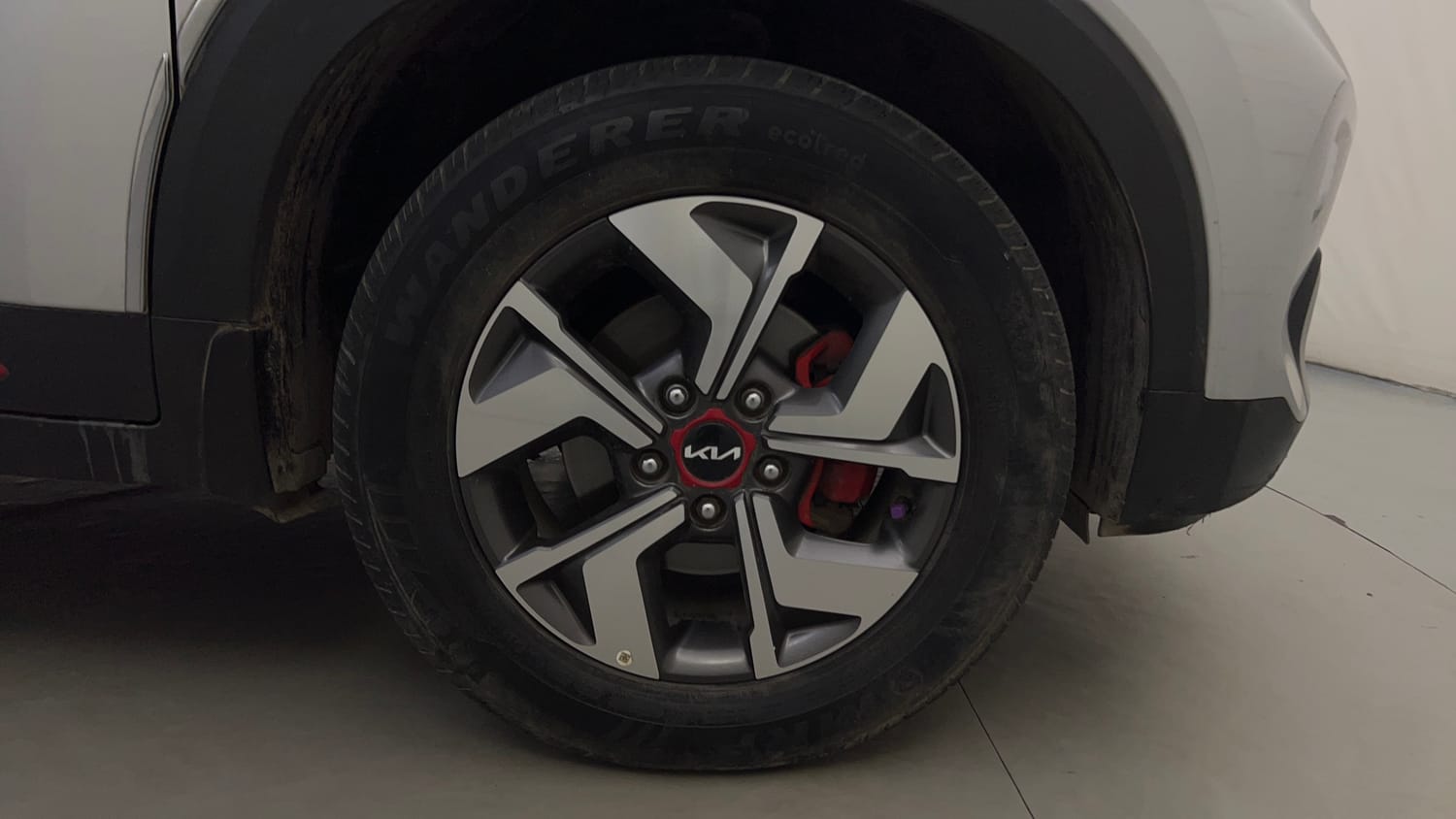 Used 2022 Kia Sonet GTX Plus 1.5 AT Diesel Automatic tyres RIGHT FRONT TYRE RIM VIEW