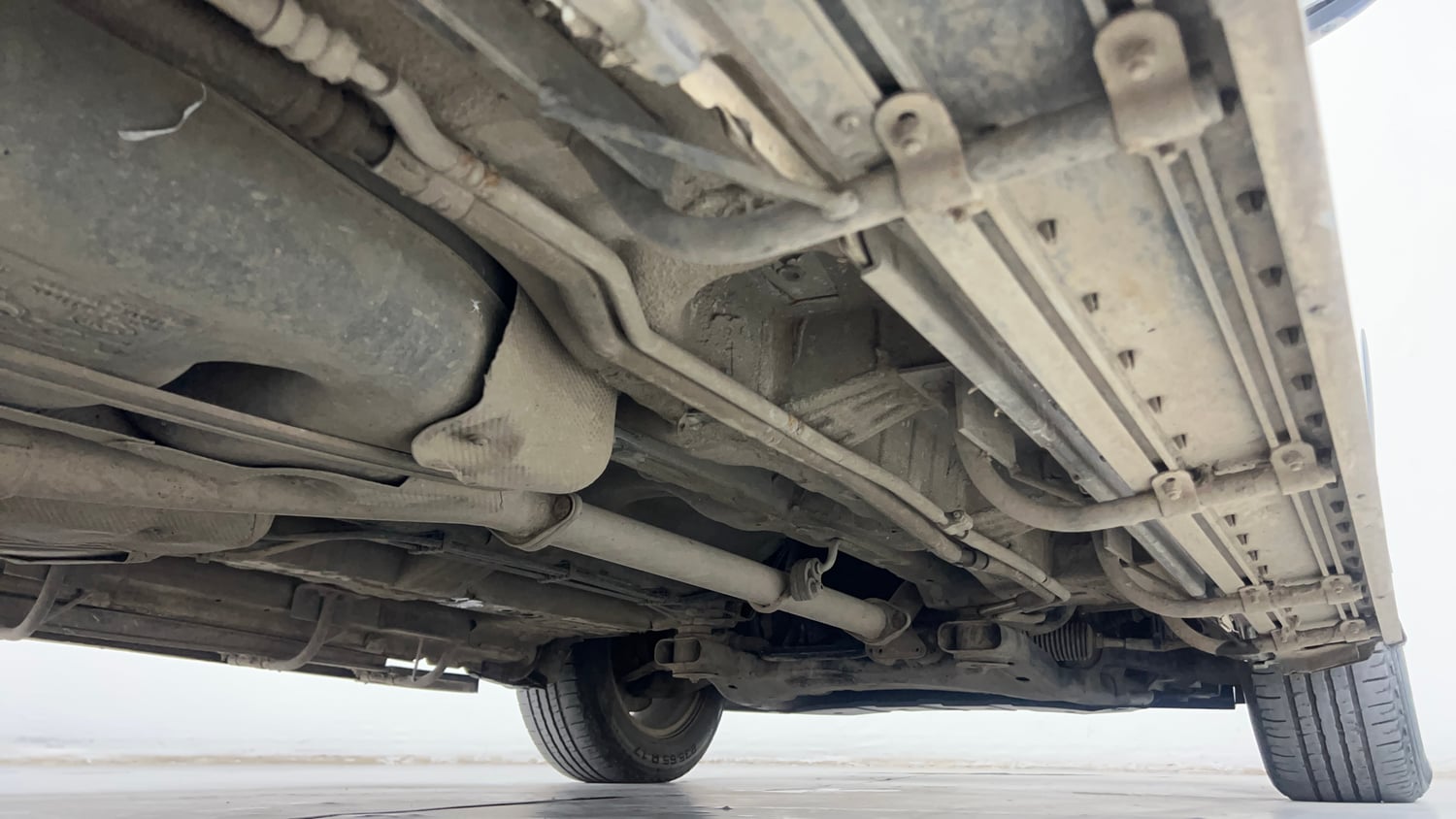 Used 2017 Mahindra XUV500 W10 Diesel Manual extra REAR RIGHT UNDERBODY VIEW