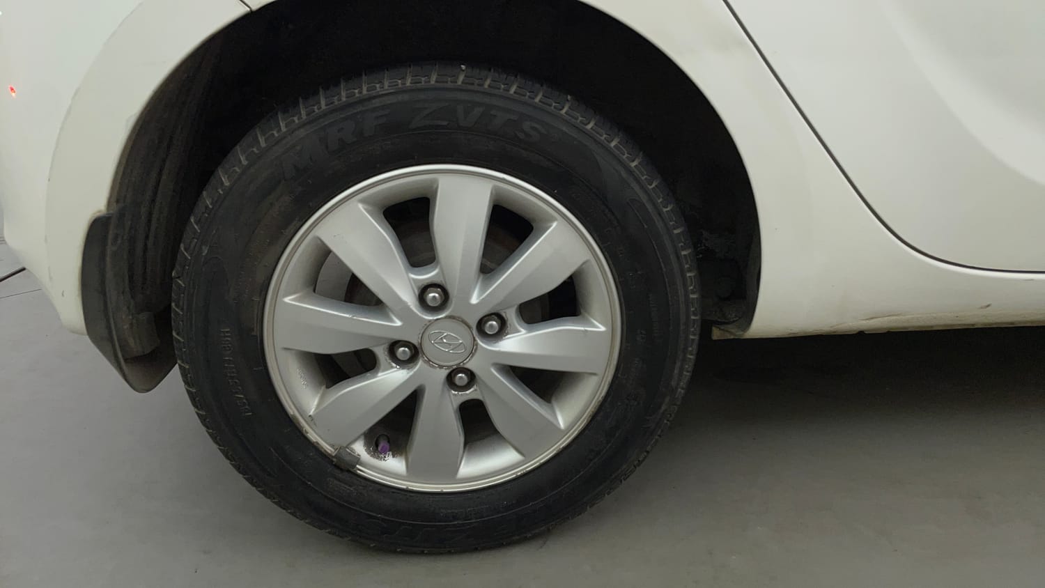 Used 2012 Hyundai i20 Sportz 1.2 Petrol Manual tyres RIGHT REAR TYRE RIM VIEW