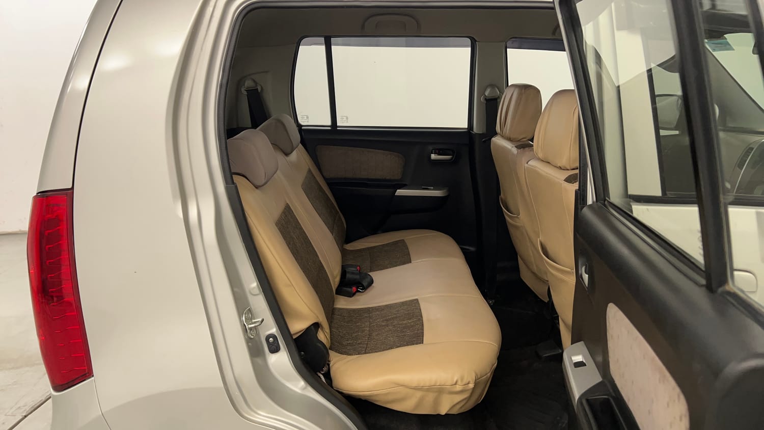 Used 2015 Maruti Suzuki Wagon R VXI Petrol Manual interior RIGHT SIDE REAR DOOR CABIN VIEW