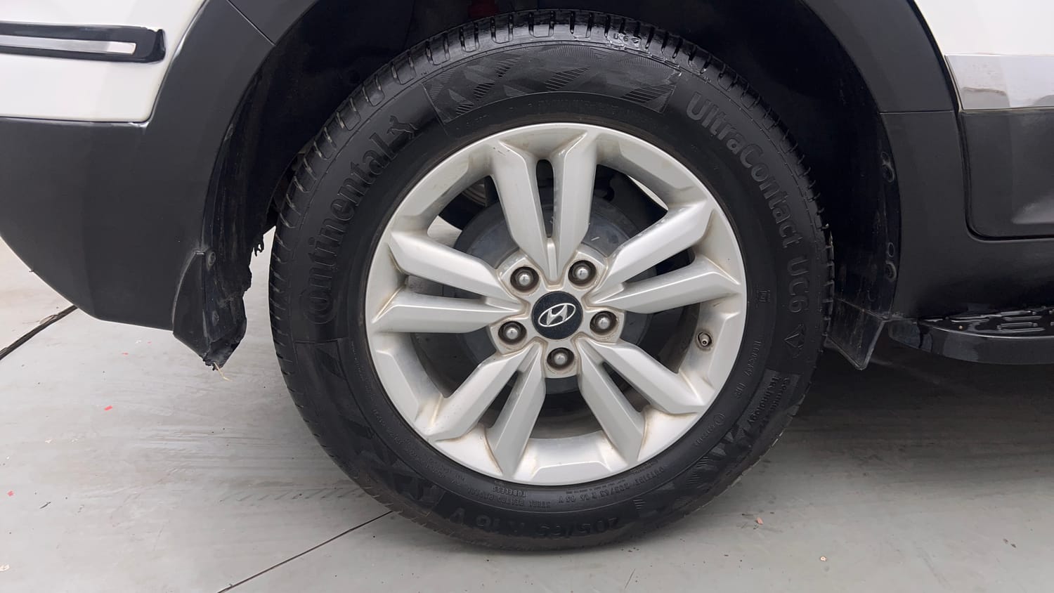 Used 2017 Hyundai Creta 1.6 SX Plus Petrol Petrol Manual tyres RIGHT REAR TYRE RIM VIEW