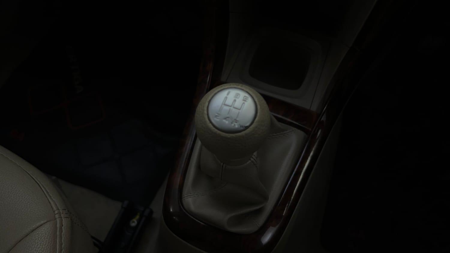 Used 2016 Maruti Suzuki Ertiga ZXI Petrol Manual interior GEAR  KNOB VIEW