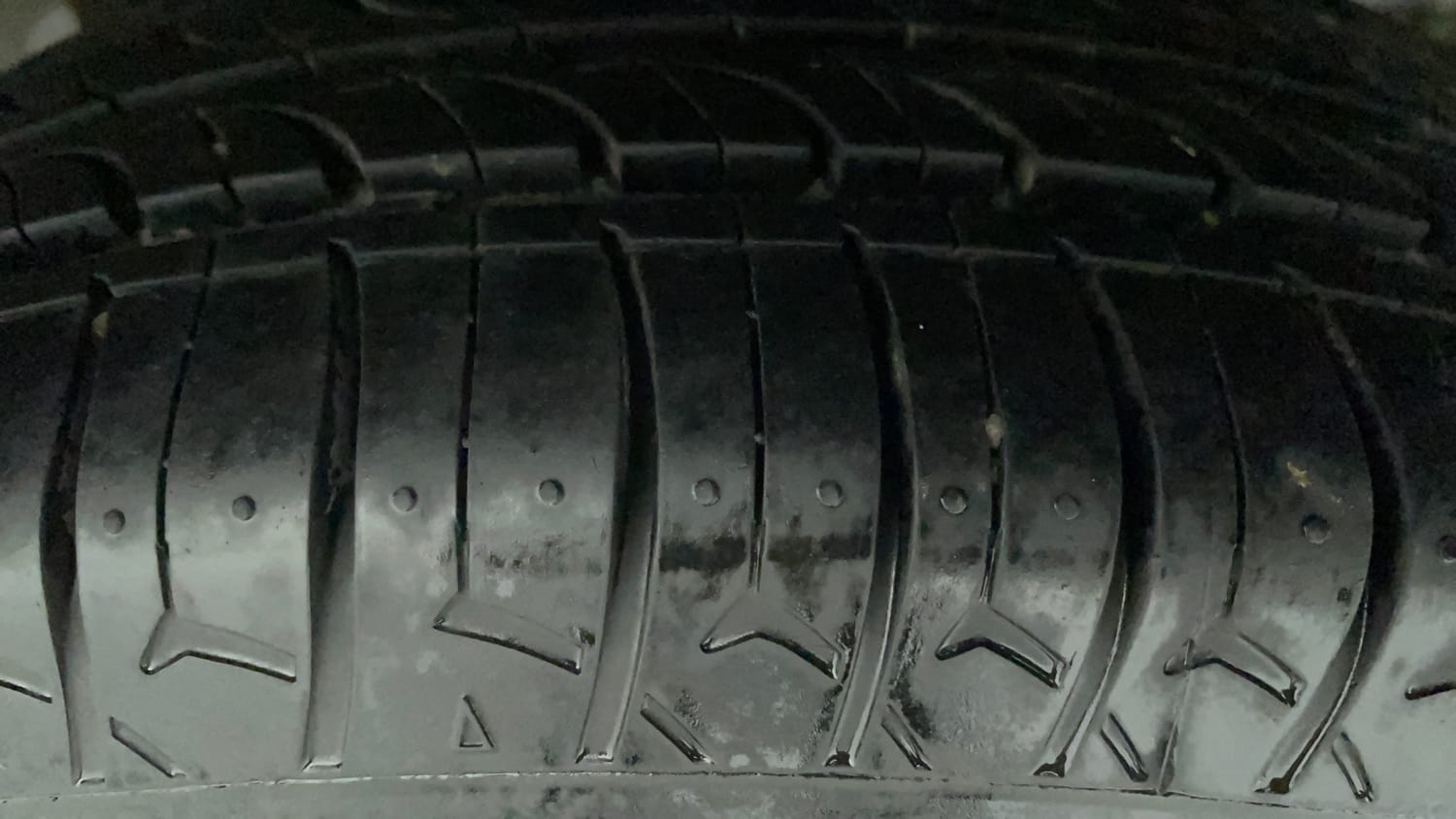 Used 2018 Hyundai Grand i10 Magna 1.2 Kappa VTVT Petrol Manual tyres LEFT REAR TYRE TREAD VIEW