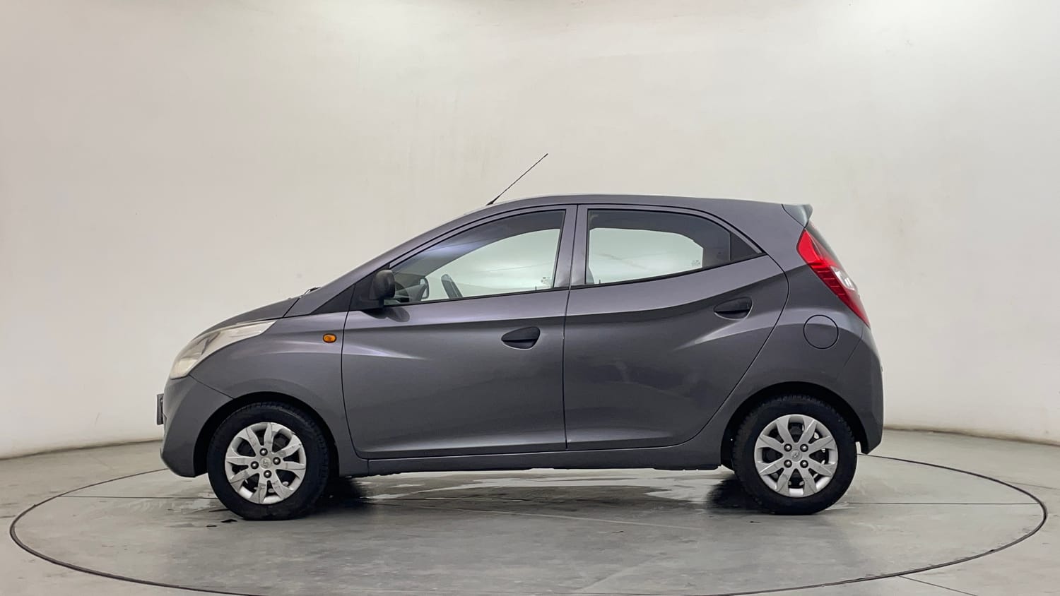 Used 2016 Hyundai Eon Magna + Petrol Manual exterior LEFT SIDE VIEW