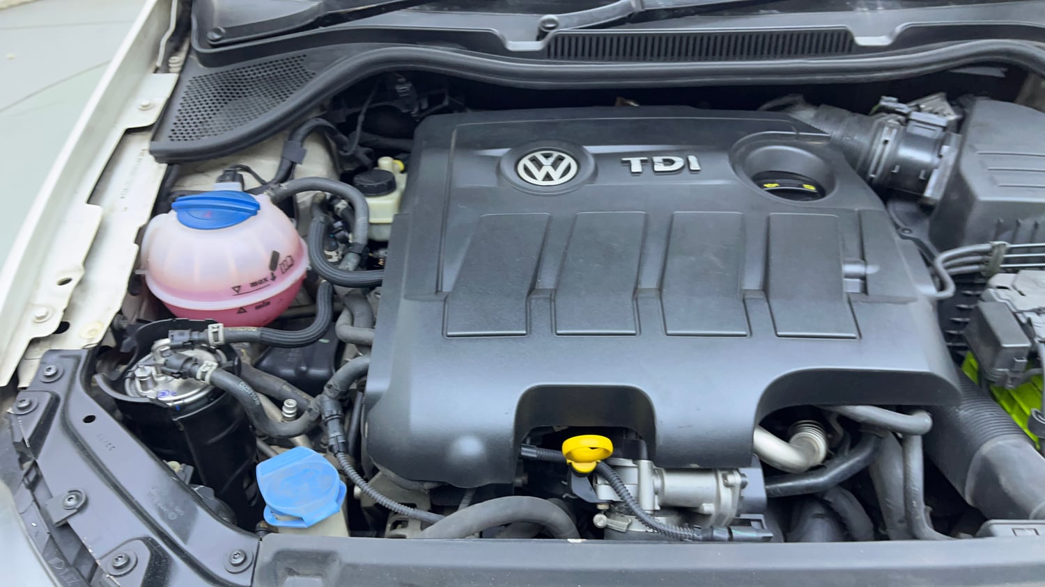 Used 2016 Volkswagen Vento Comfortline Diesel Diesel Manual engine ENGINE RIGHT SIDE VIEW