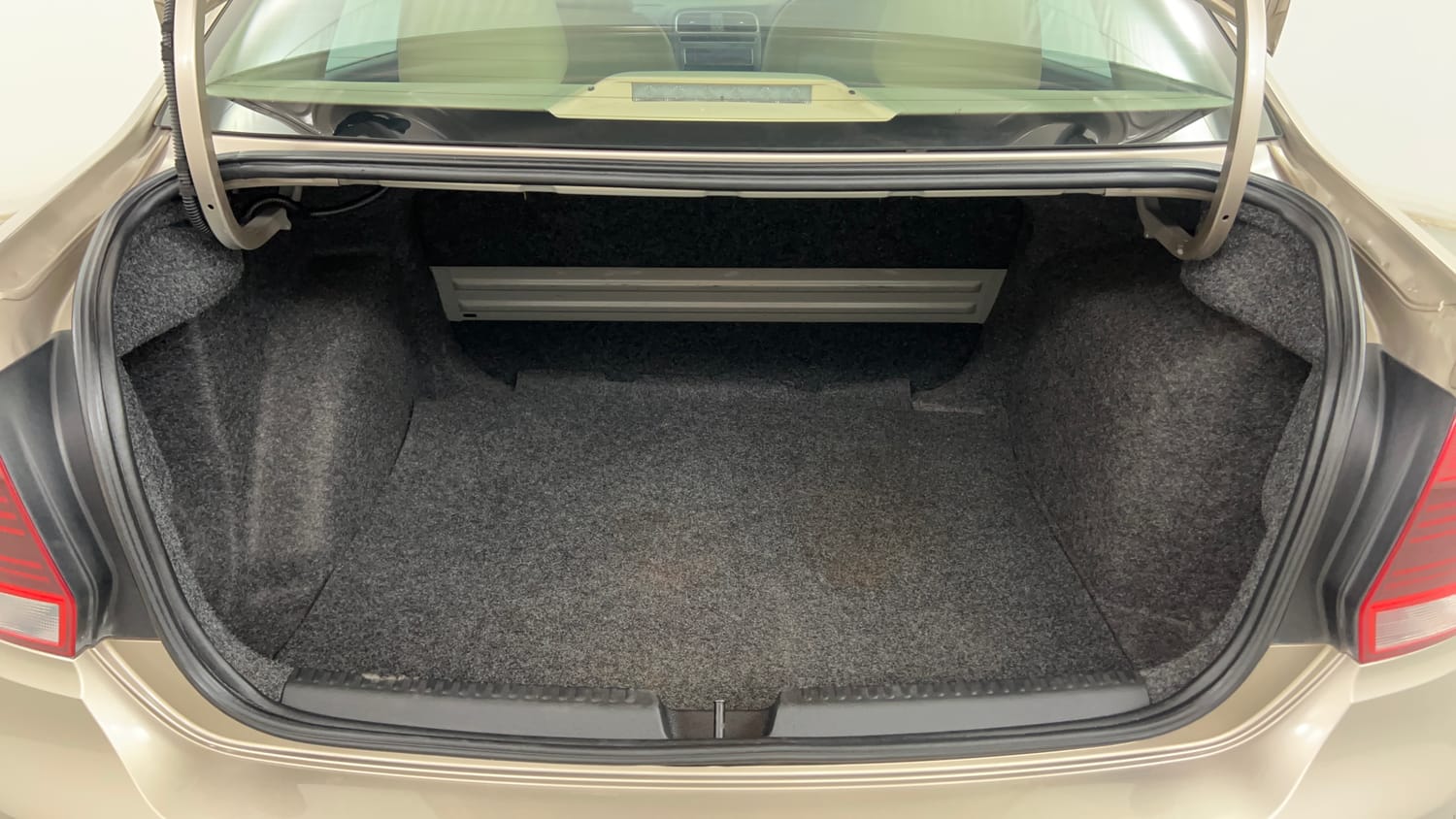 Used 2019 Volkswagen Vento Highline Plus 1.5 AT (D) 16 Alloy Diesel Automatic interior DICKY INSIDE VIEW