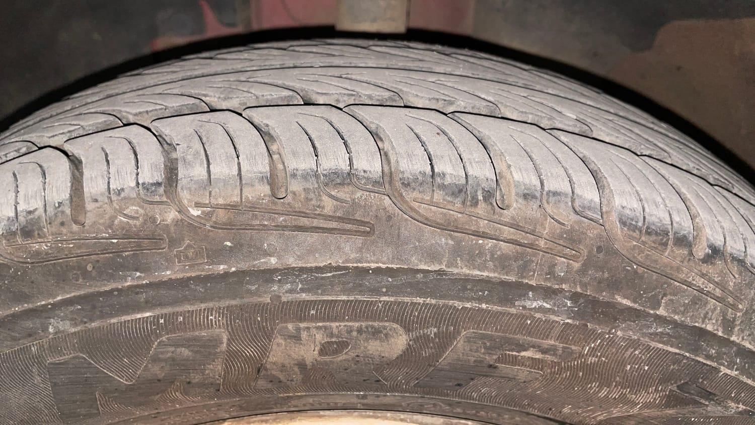 Used 2016 Renault Kwid RXT Petrol Manual tyres LEFT FRONT TYRE TREAD VIEW