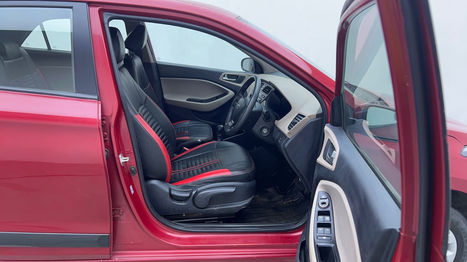 Used 2016 Hyundai Elite i20 Sportz 1.2 Petrol Manual interior RIGHT SIDE FRONT DOOR CABIN VIEW