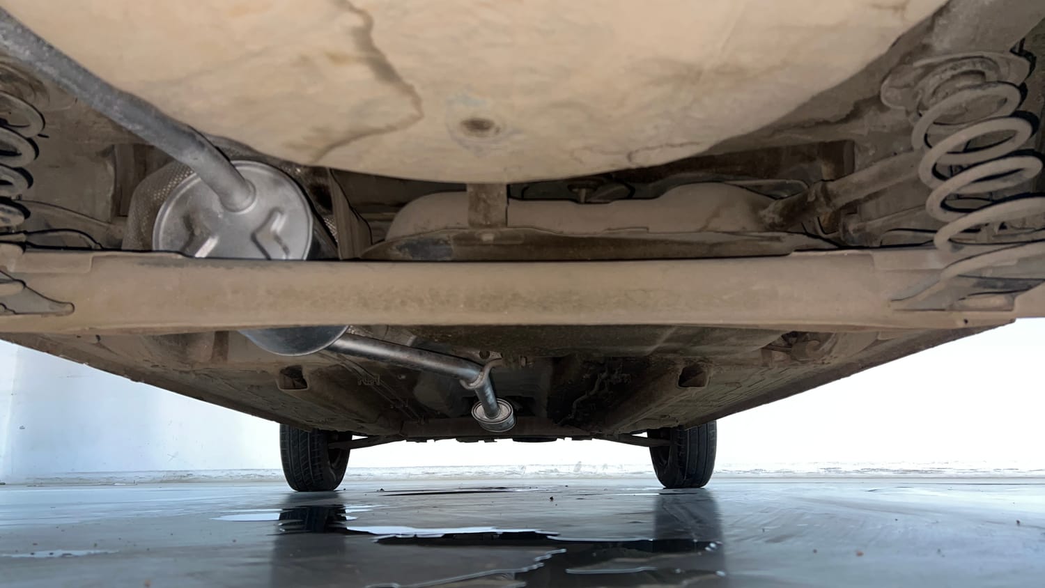 Used 2021 Renault Kwid RXT 1.0 (O) Petrol Manual extra REAR UNDERBODY VIEW (TAKEN FROM REAR)