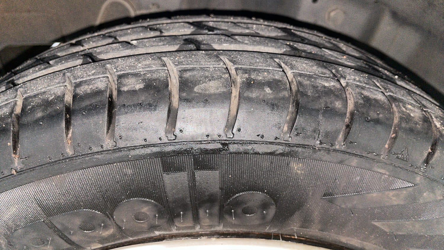 Used 2016 Hyundai Eon Magna + Petrol Manual tyres RIGHT REAR TYRE TREAD VIEW