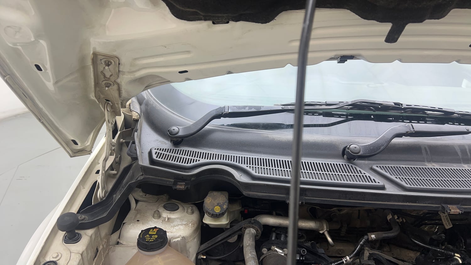 Used 2018 Ford EcoSport Titanium 1.5L TDCi Diesel Manual engine ENGINE RIGHT SIDE HINGE & APRON VIEW