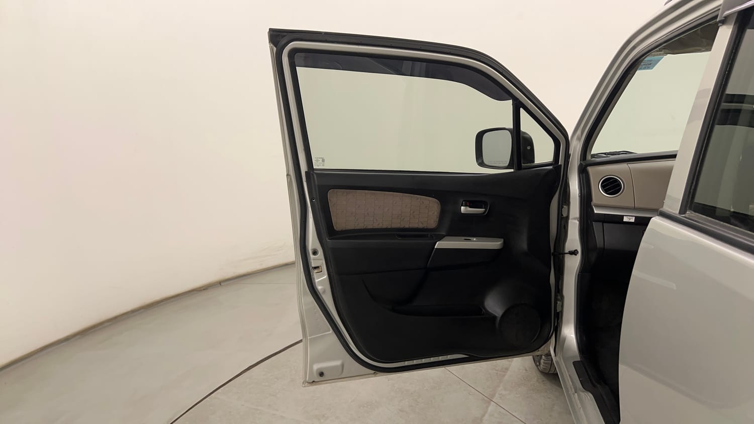 Used 2015 Maruti Suzuki Wagon R VXI Petrol Manual interior LEFT FRONT DOOR OPEN VIEW