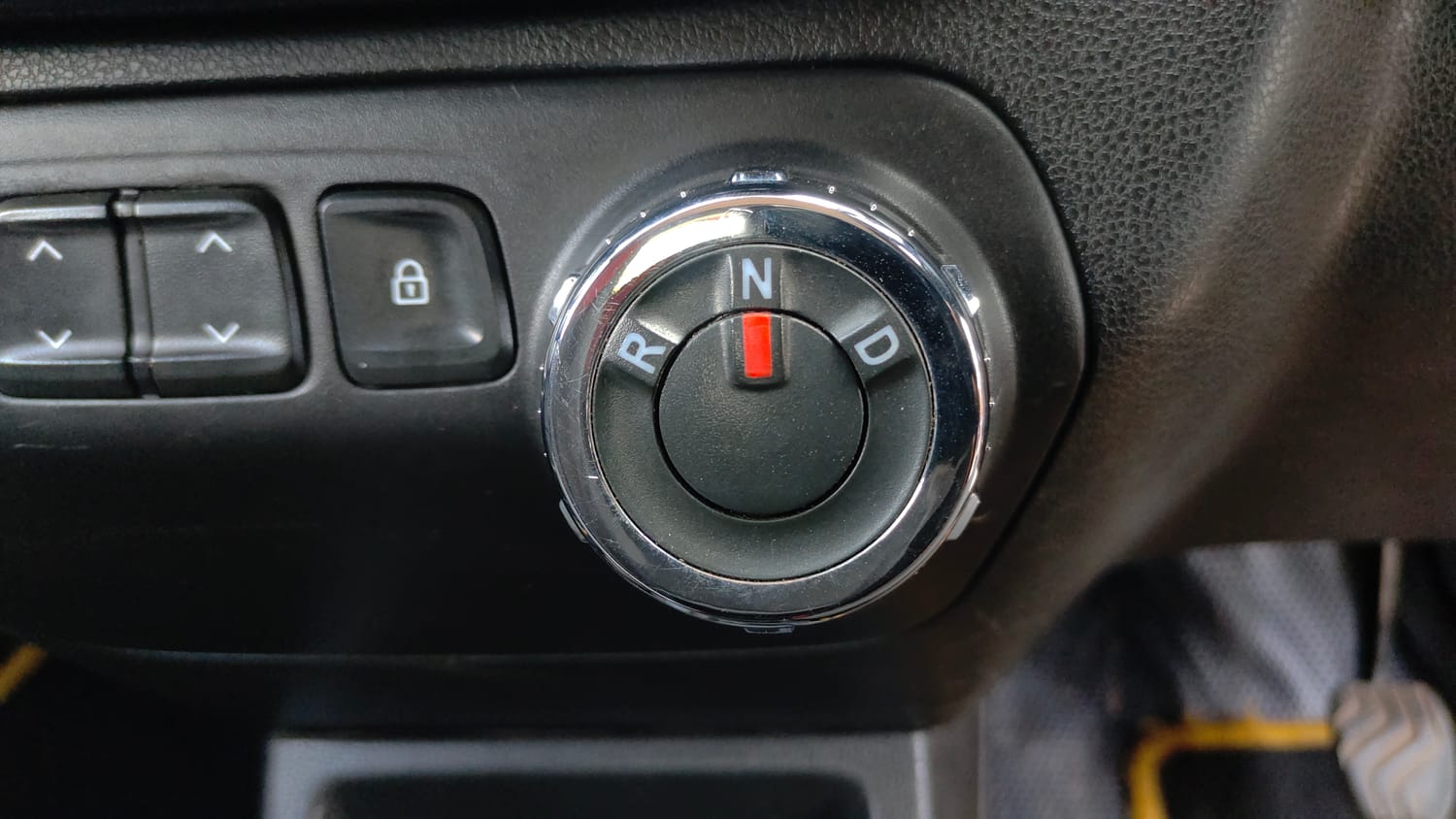 Used 2017 Renault Kwid 1.0 RXT AMT Opt Petrol Automatic interior GEAR  KNOB VIEW