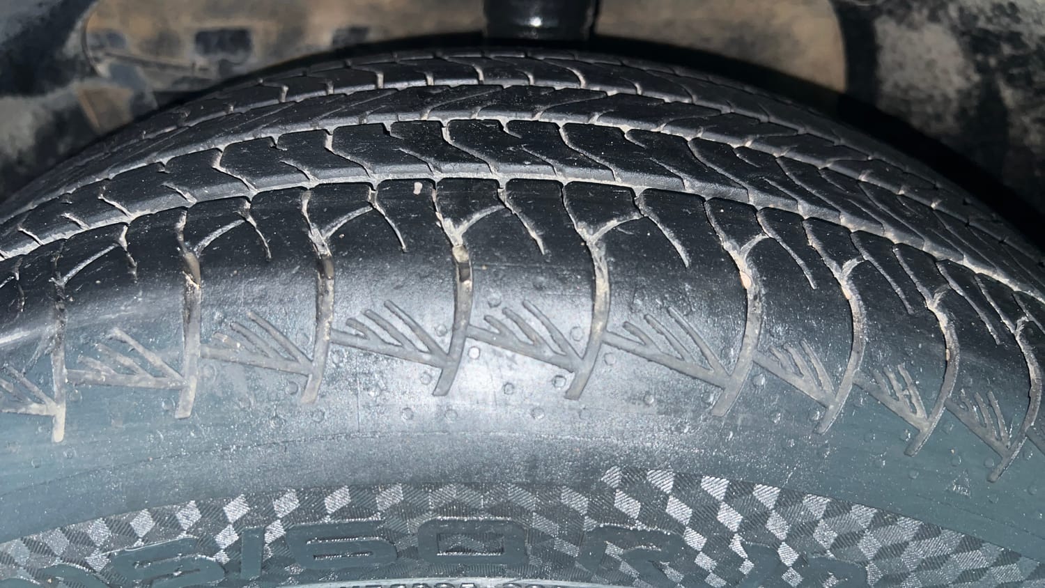 Used 2025 Maruti Suzuki Grand Vitara Delta CNG Cng Manual tyres LEFT FRONT TYRE TREAD VIEW