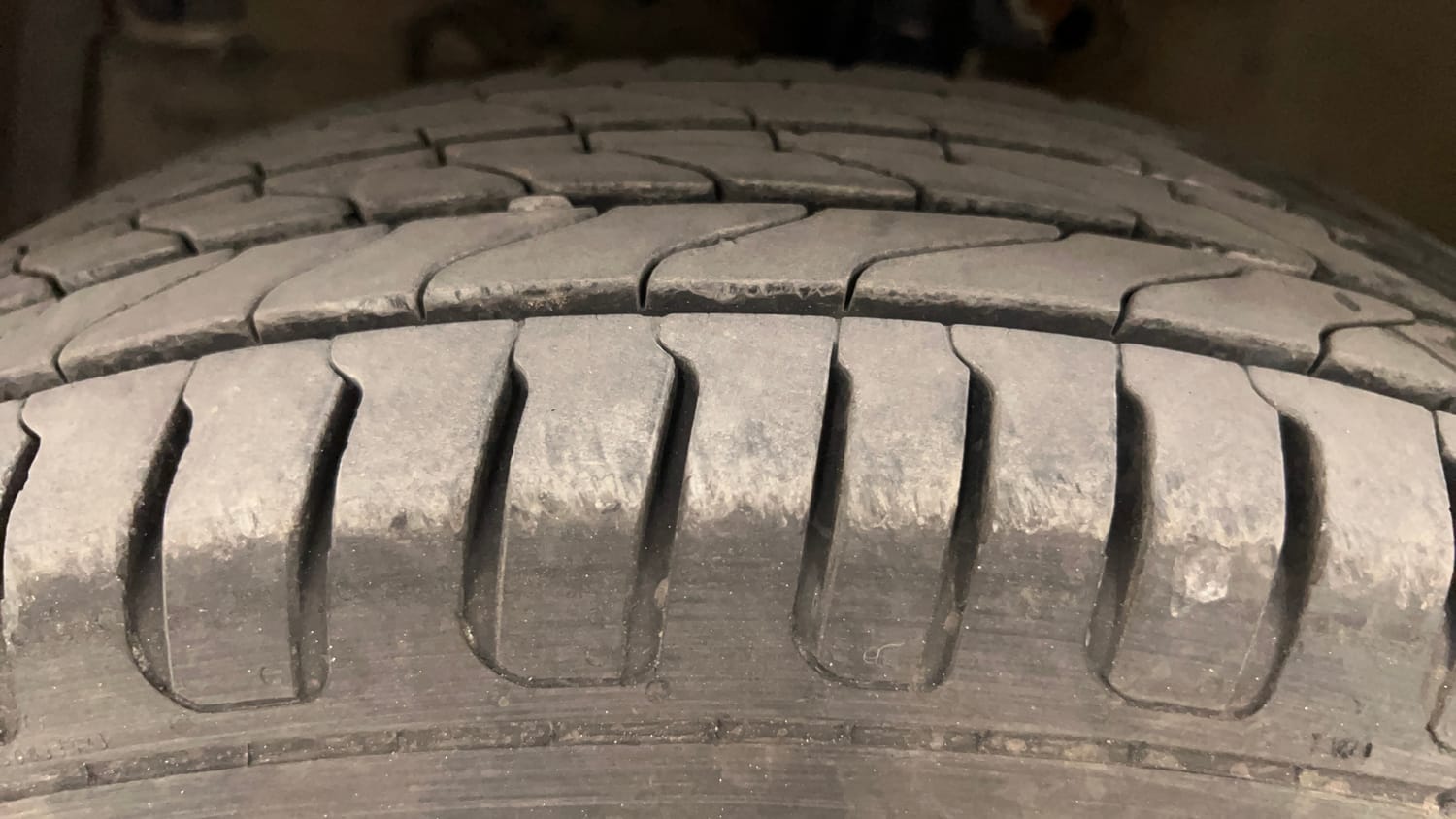 Used 2013 Maruti Suzuki Swift VXi Petrol Manual tyres LEFT FRONT TYRE TREAD VIEW