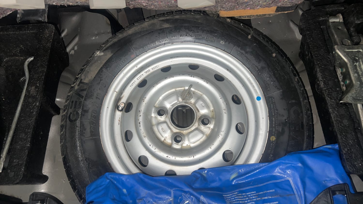 Used 2015 Maruti Suzuki Wagon R LXI Petrol Manual tyres SPARE TYRE VIEW