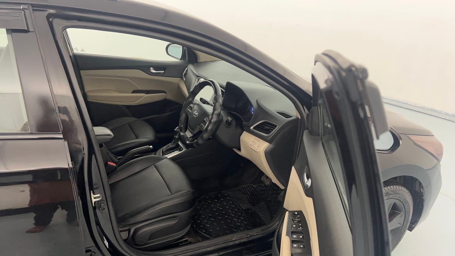 Used 2018 Hyundai Verna SX (O) 1.6 VTVT AT Petrol Automatic interior RIGHT SIDE FRONT DOOR CABIN VIEW