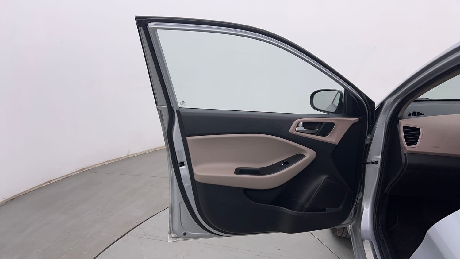 Used 2020 Hyundai Elite i20 Sportz Plus 1.2 Petrol Manual interior LEFT FRONT DOOR OPEN VIEW