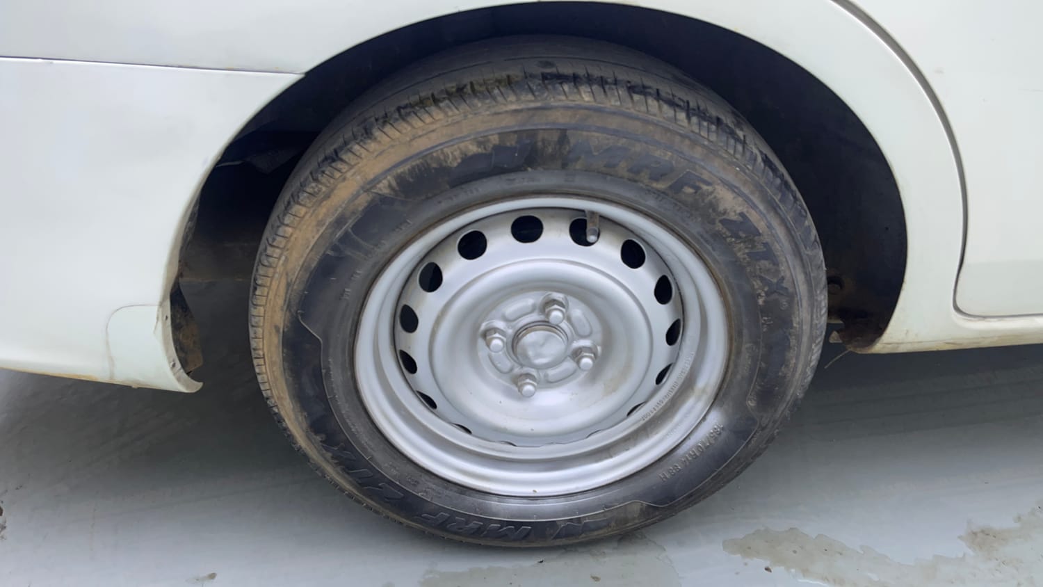 Used 2018 Nissan Sunny XE D Diesel Manual tyres RIGHT REAR TYRE RIM VIEW