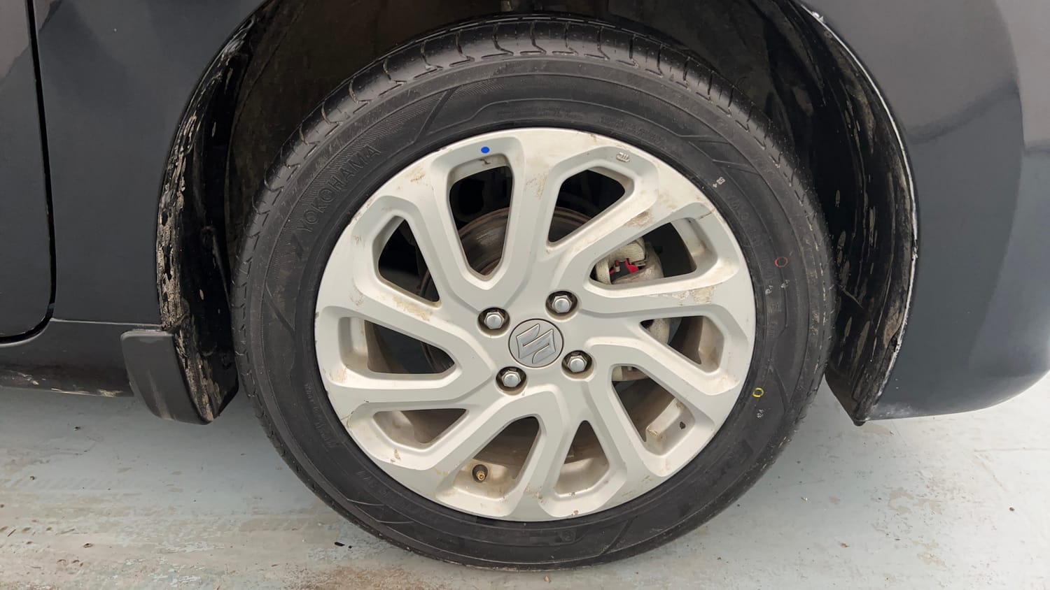 Used 2023 Maruti Suzuki Baleno Zeta MT CNG Cng Manual tyres RIGHT FRONT TYRE RIM VIEW