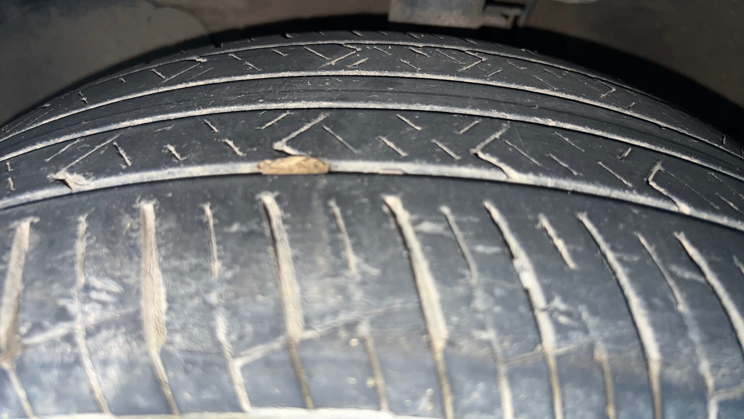 Used 2019 Hyundai Verna SX Plus 1.6 VTVT AT Petrol Automatic tyres LEFT FRONT TYRE TREAD VIEW