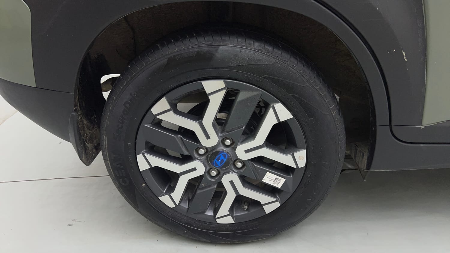 Used 2023 Hyundai Exter SX (O) Connect 1.2 AMT Petrol Automatic tyres RIGHT REAR TYRE RIM VIEW