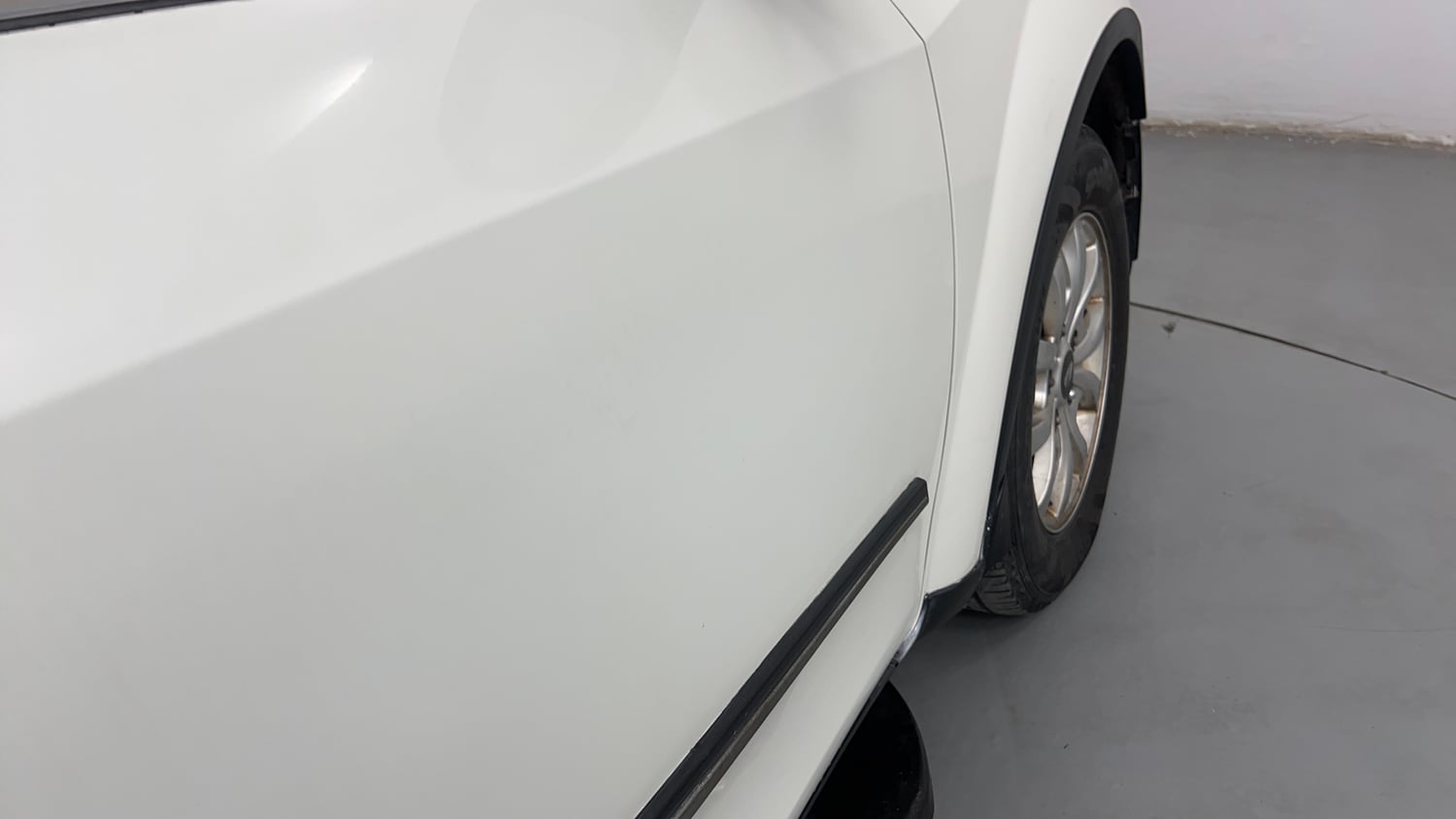 Used 2017 Mahindra XUV500 W10 Diesel Manual dents MINOR DENT