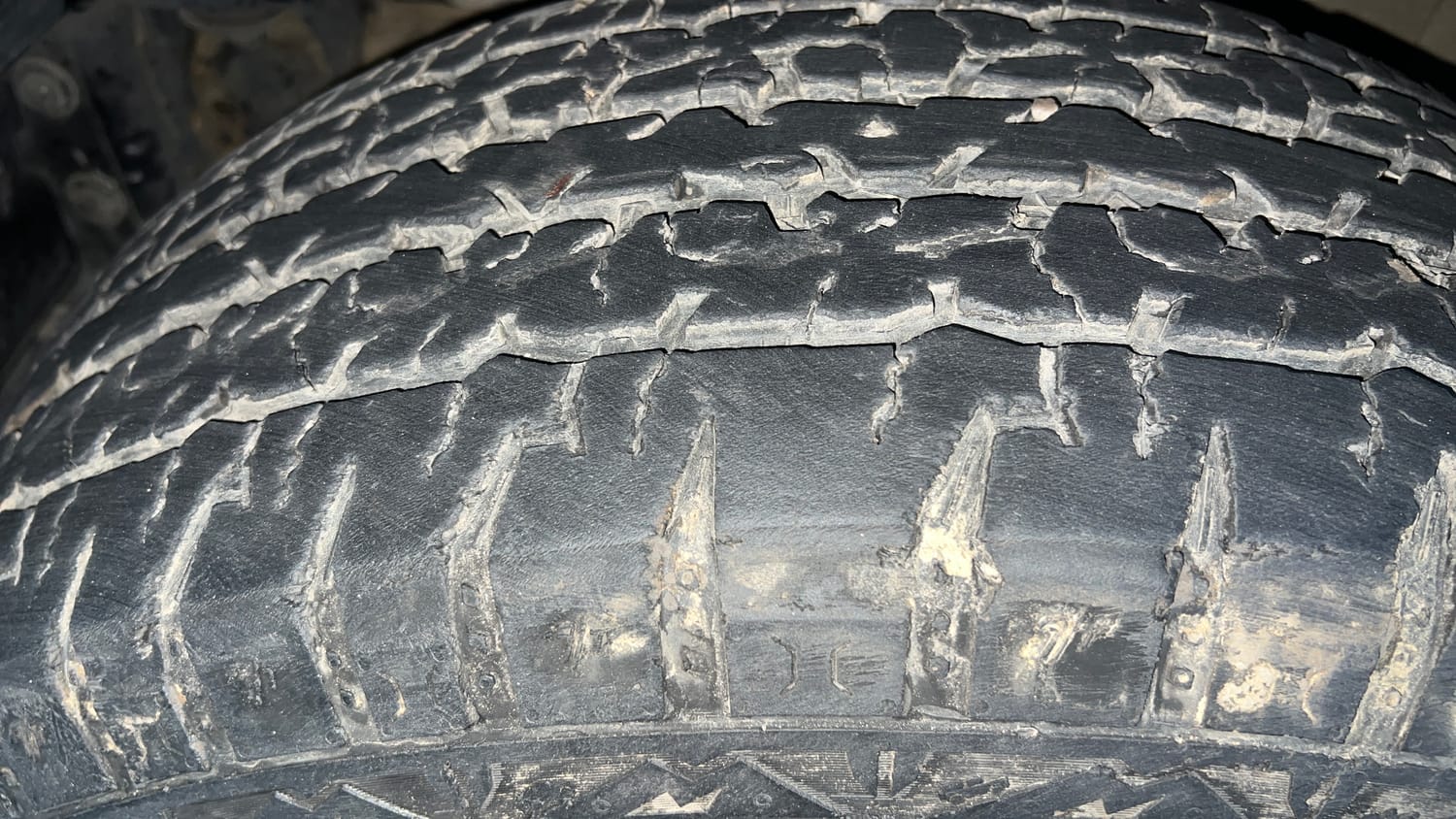 Used 2022 mahindra Thar LX Hard Top Petrol AT 4WD Petrol Automatic tyres LEFT FRONT TYRE TREAD VIEW